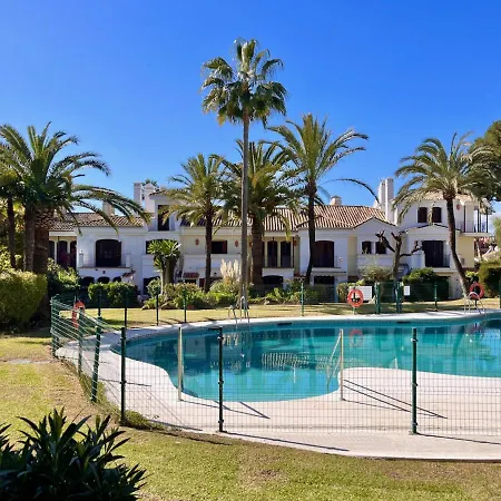 Beachside Townhouse إِستيبونا